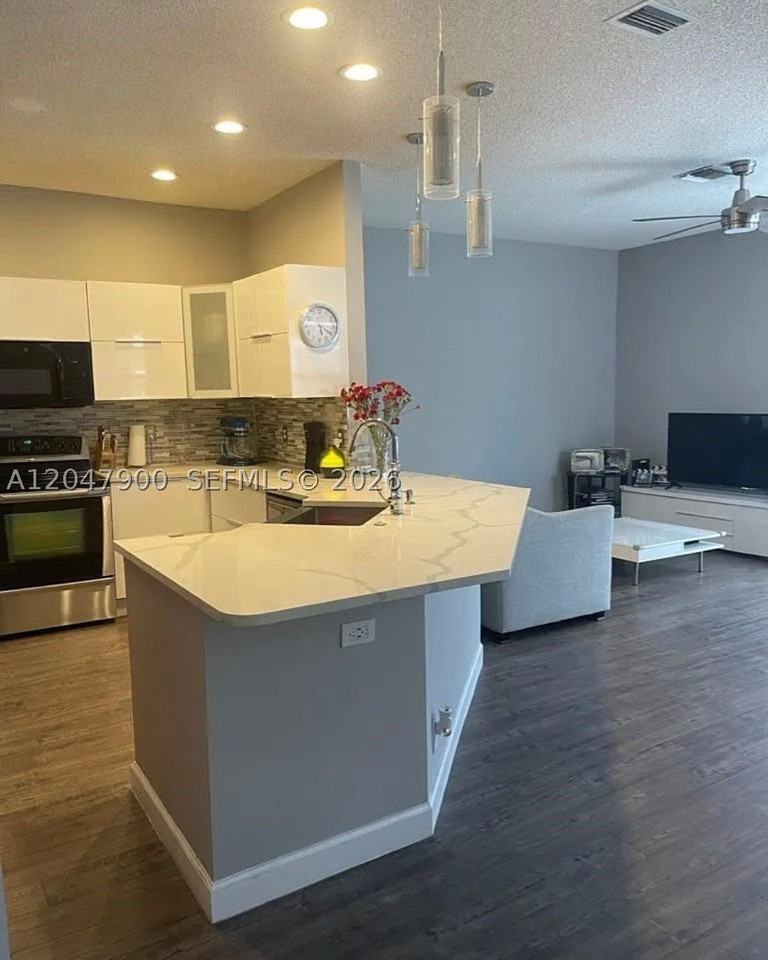 10644 Edinburgh St - Photo 6 of 17