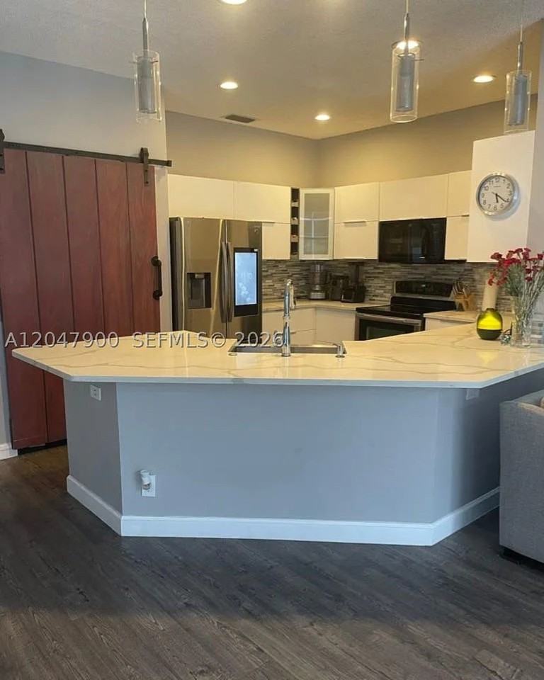 10644 Edinburgh St - Photo 7 of 17