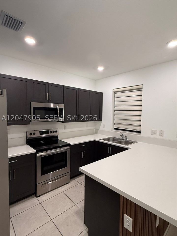18109 Sw 147th Ct #18109 - Photo 3 of 19