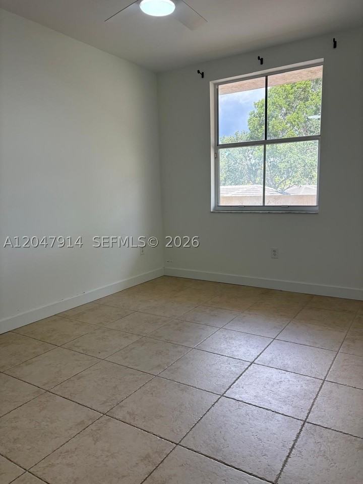 2080 Greenview Shores Blvd #410 - Photo 5 of 15