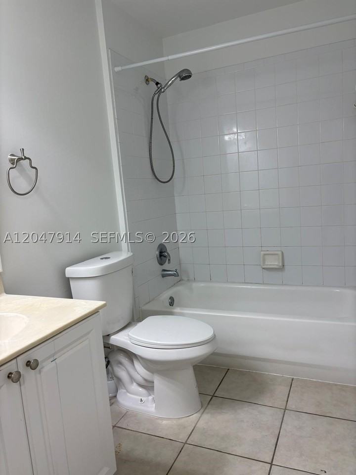 2080 Greenview Shores Blvd #410 - Photo 7 of 15