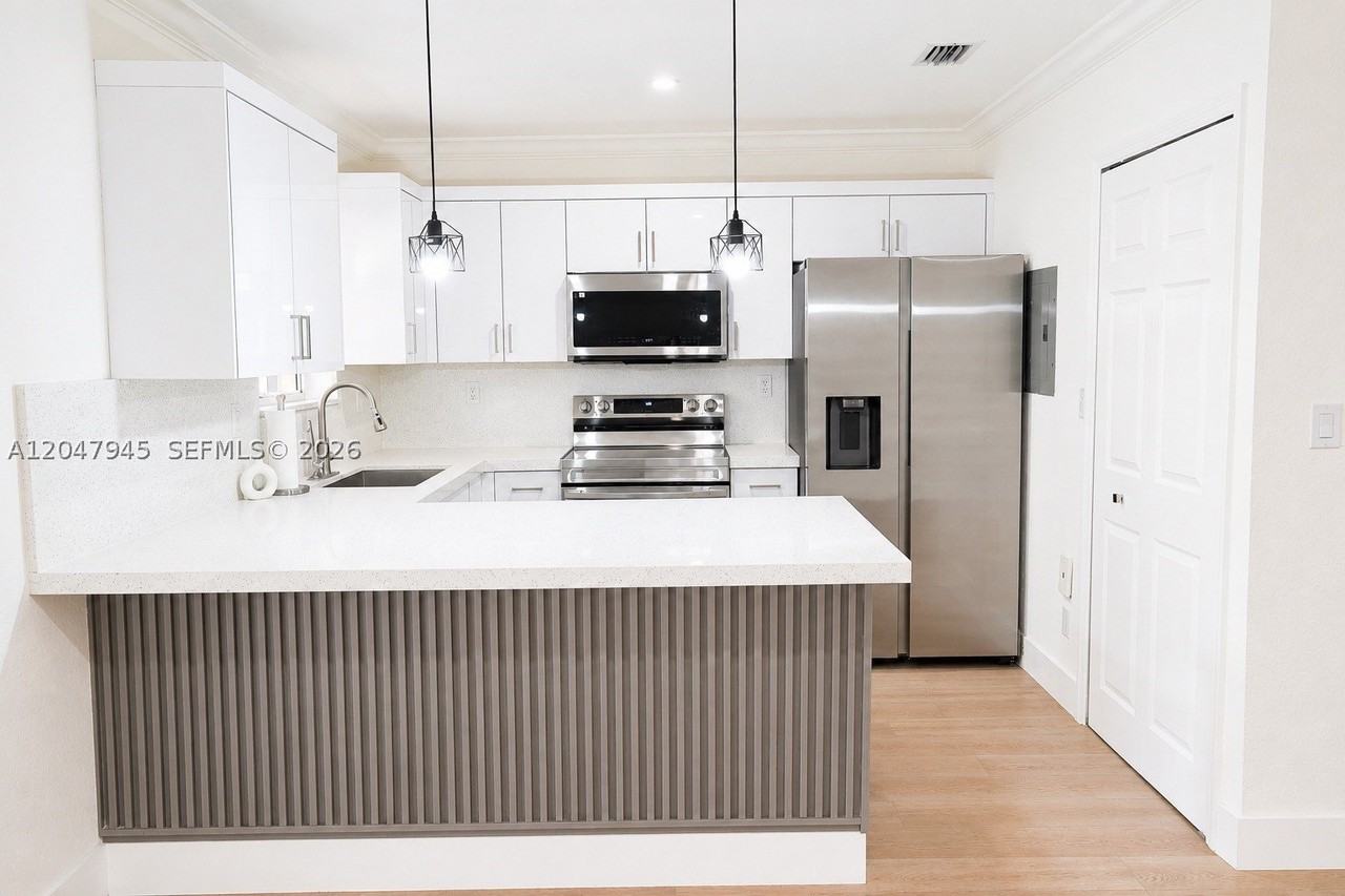 11475 Nw 94th Pl #3 - Photo 4 of 17
