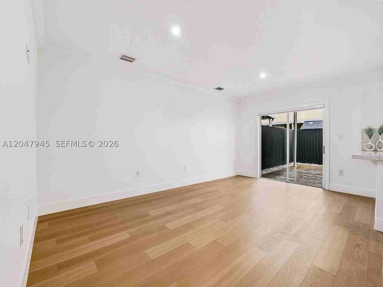 11475 Nw 94th Pl #3 - Photo 6 of 17