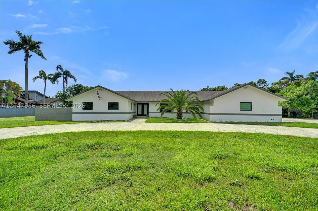 22421 Sw 184th Ave - Photo 3 of 33