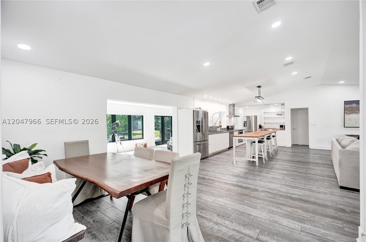 22421 Sw 184th Ave - Photo 4 of 33