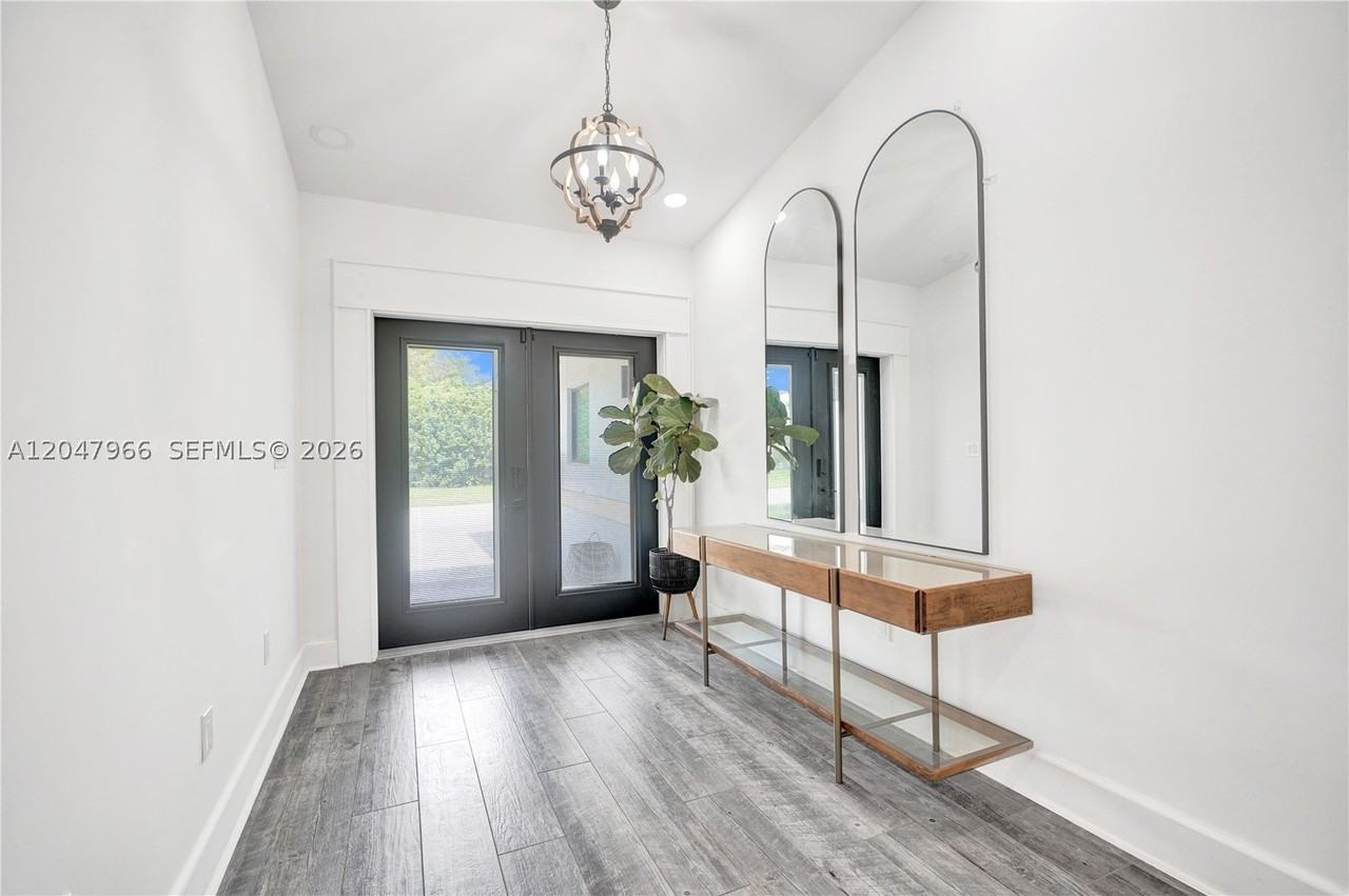 22421 Sw 184th Ave - Photo 5 of 33