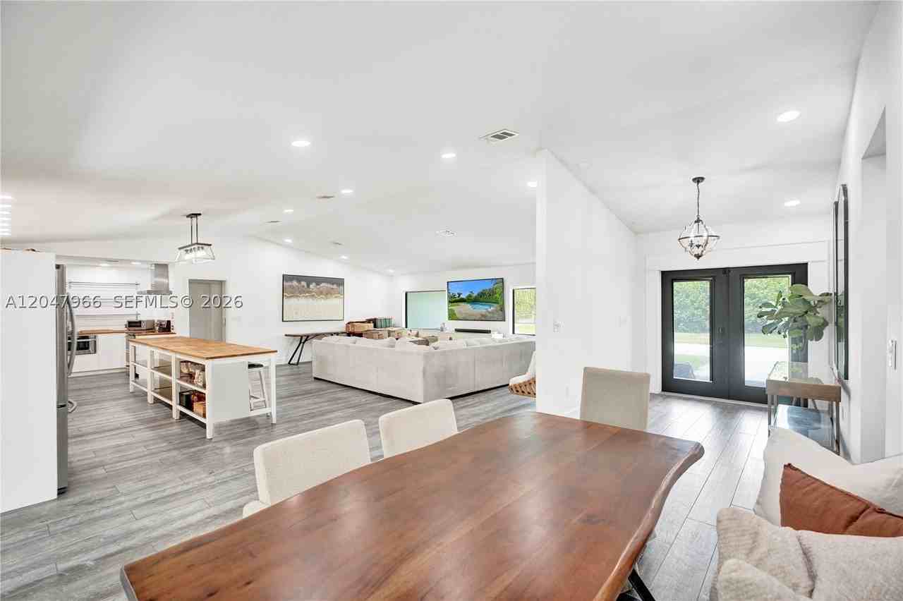 22421 Sw 184th Ave - Photo 7 of 33