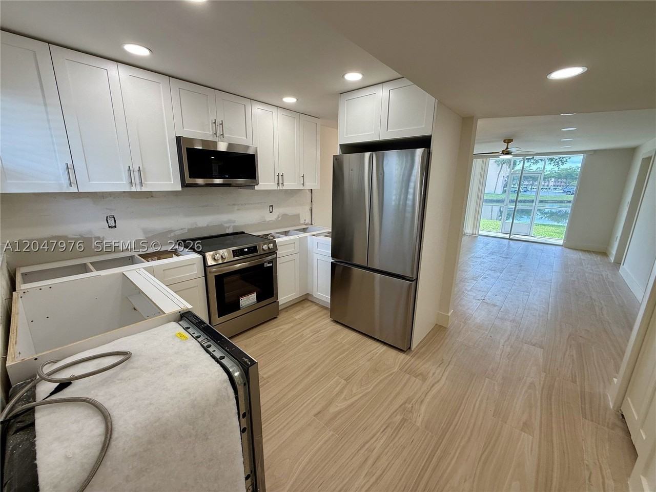 8600 Sunrise Lakes Blvd #102 - Photo 2 of 33