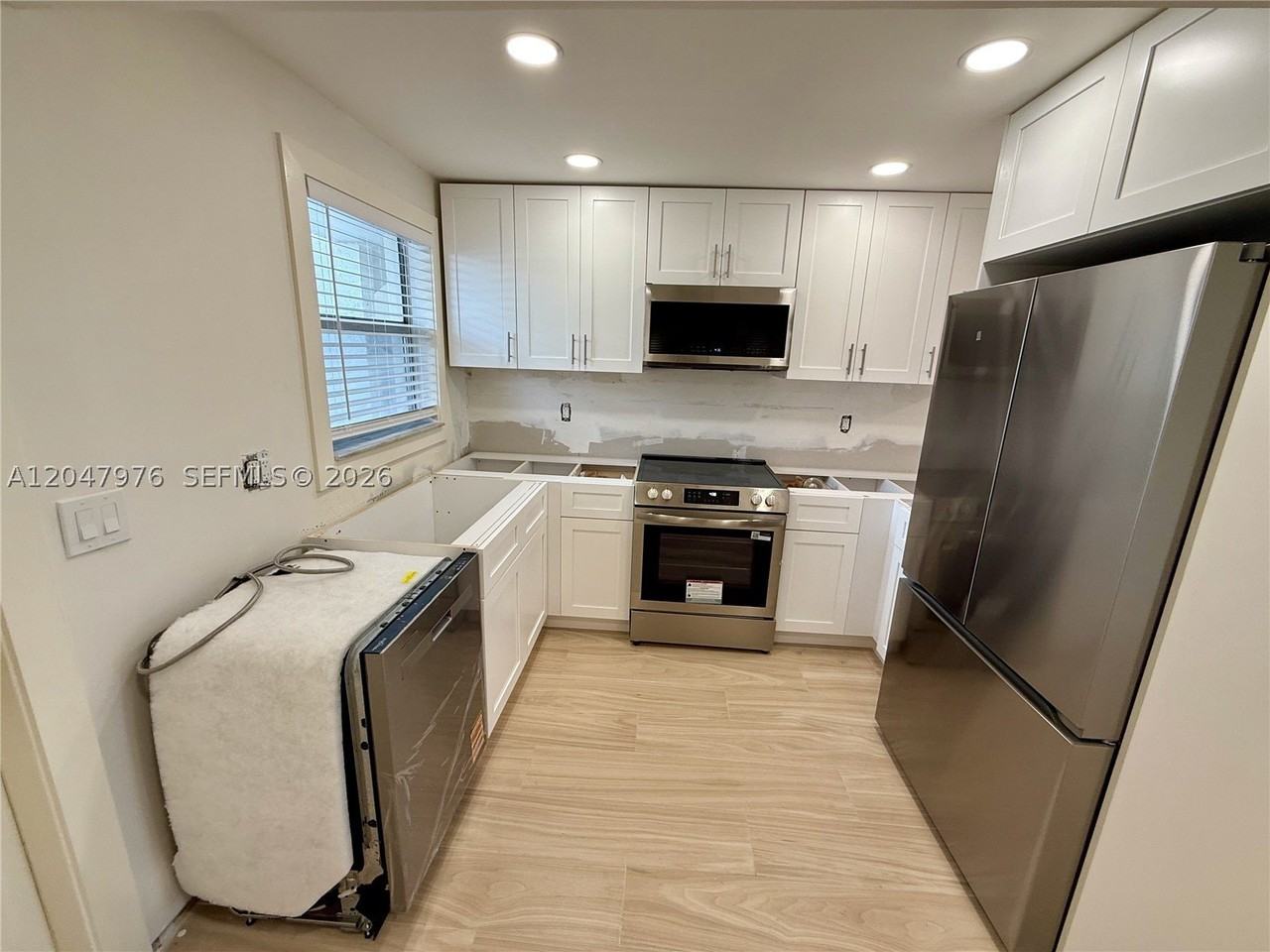 8600 Sunrise Lakes Blvd #102 - Photo 4 of 33