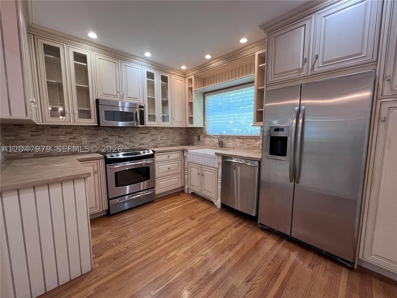 1452 Urbino Ave - Photo 4 of 25