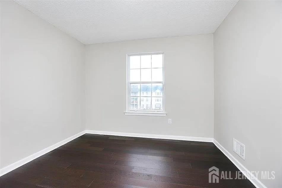 155 Darwin Ln - Photo 4 of 15
