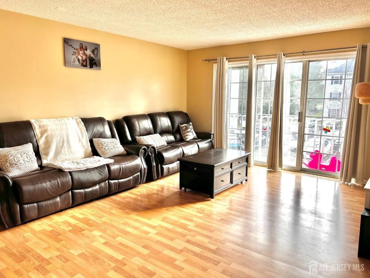 465 Northam Dr - Photo 3 of 6
