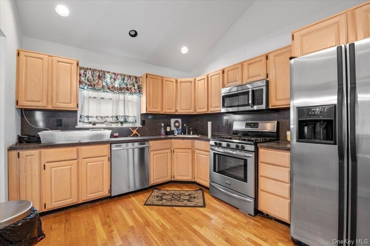 13 N Peach St - Photo 7 of 15