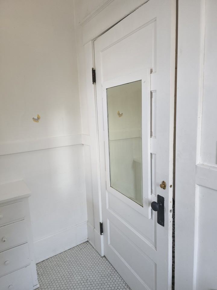 711 N Pine StUnit 5 #5 - Photo 3 of 34