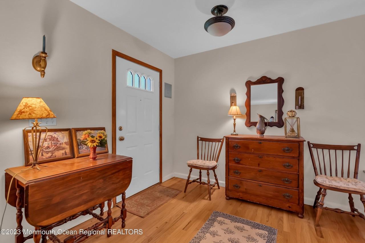 1305 Allaire Rd - Photo 3 of 27