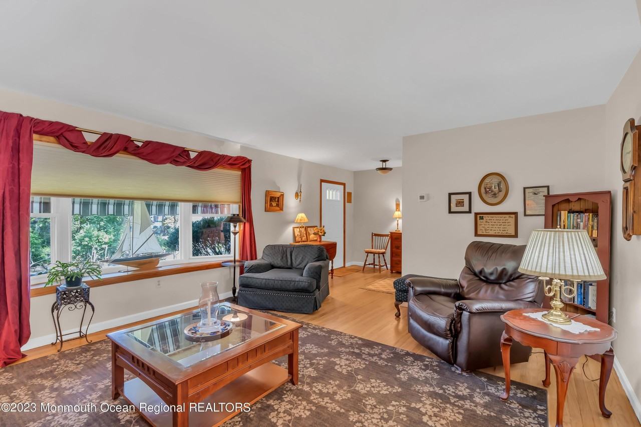 1305 Allaire Rd - Photo 5 of 27