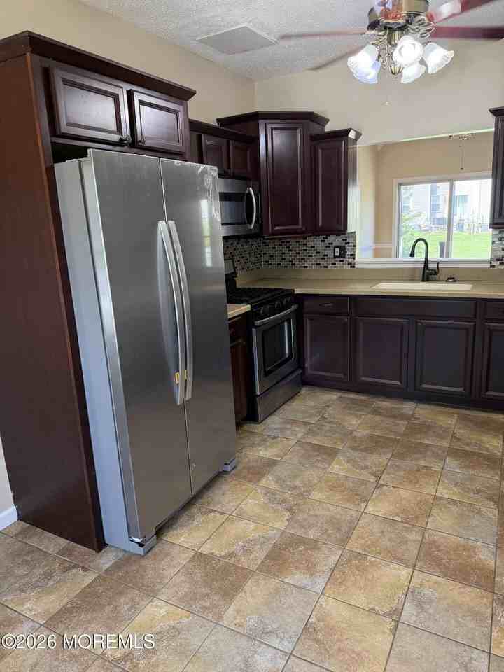 3904 Plowmans Ct - Photo 5 of 19