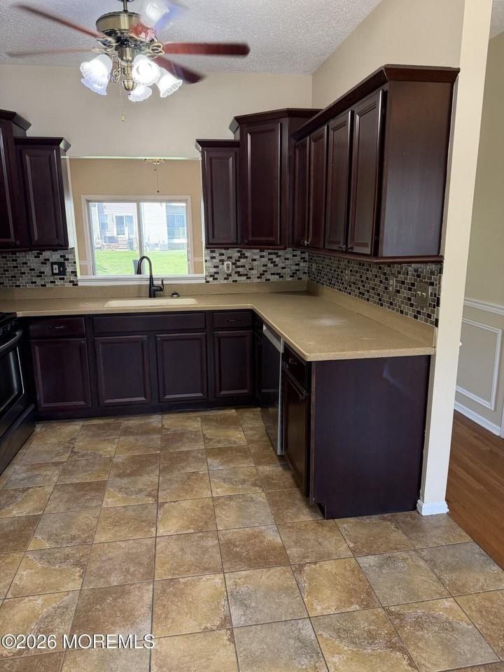 3904 Plowmans Ct - Photo 6 of 19
