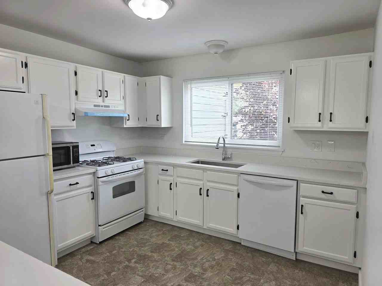 951 Glouchester Cir #0 - Photo 3 of 12