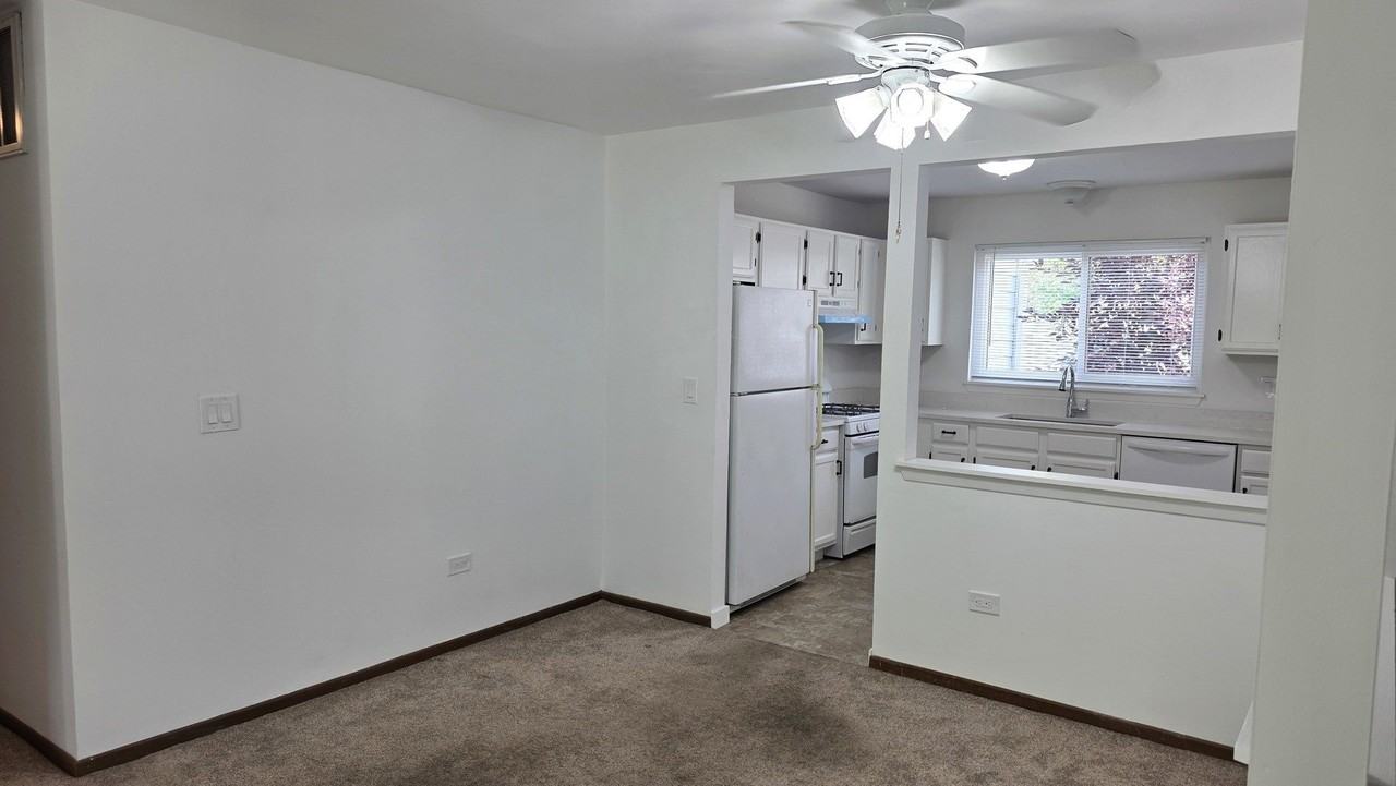 951 Glouchester Cir #0 - Photo 4 of 12