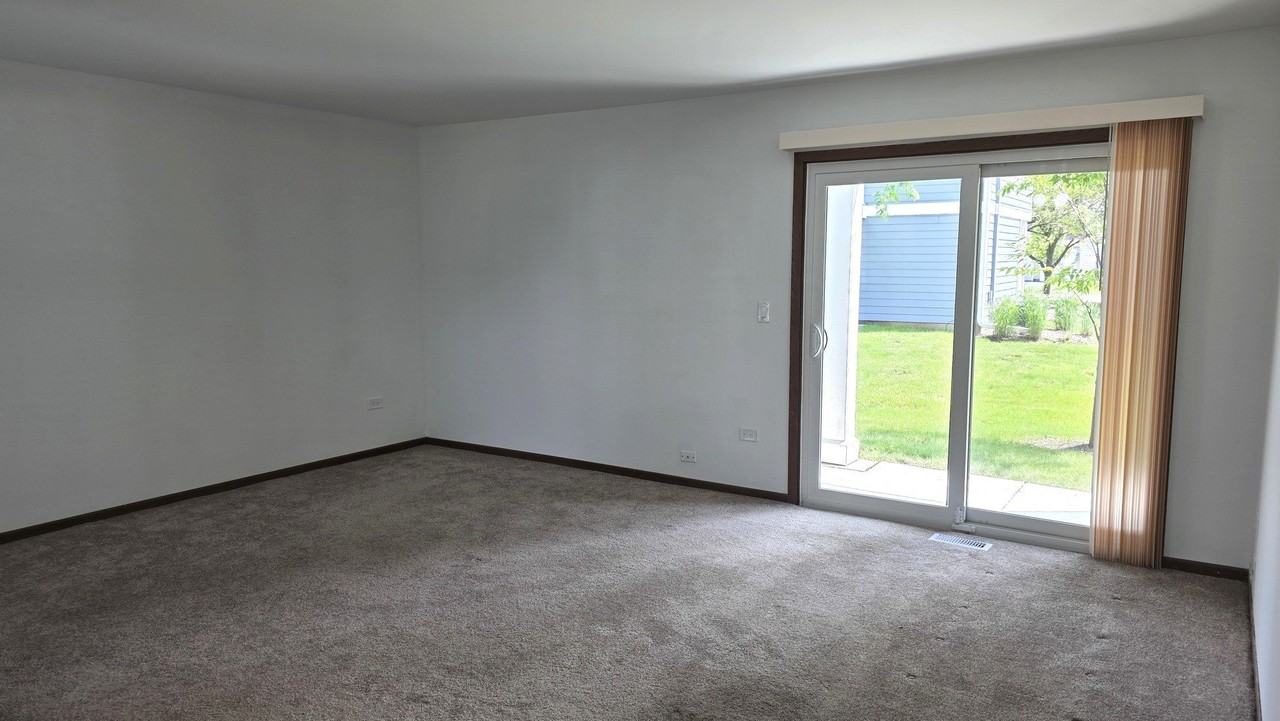 951 Glouchester Cir #0 - Photo 5 of 12