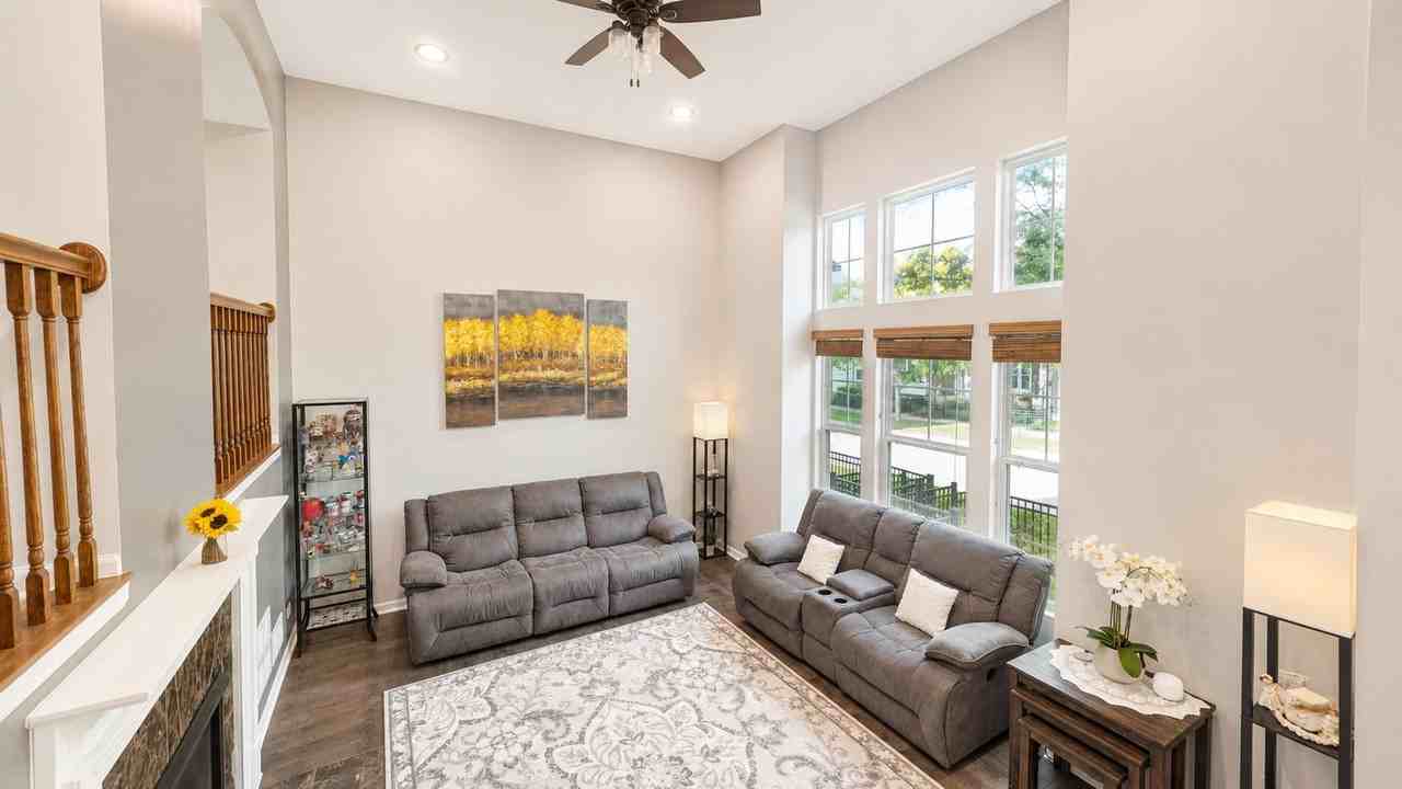 438 Grosvenor Ln #438 - Photo 5 of 15