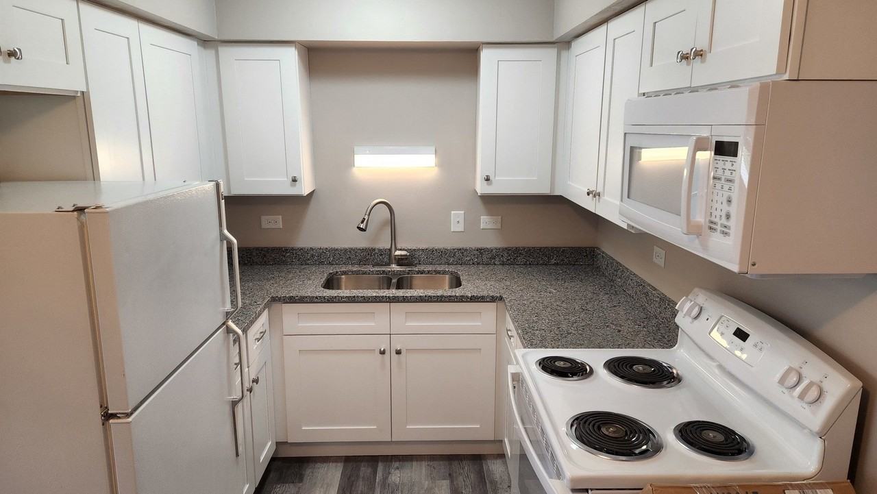 17544 71st Ave #101 - Photo 2 of 10