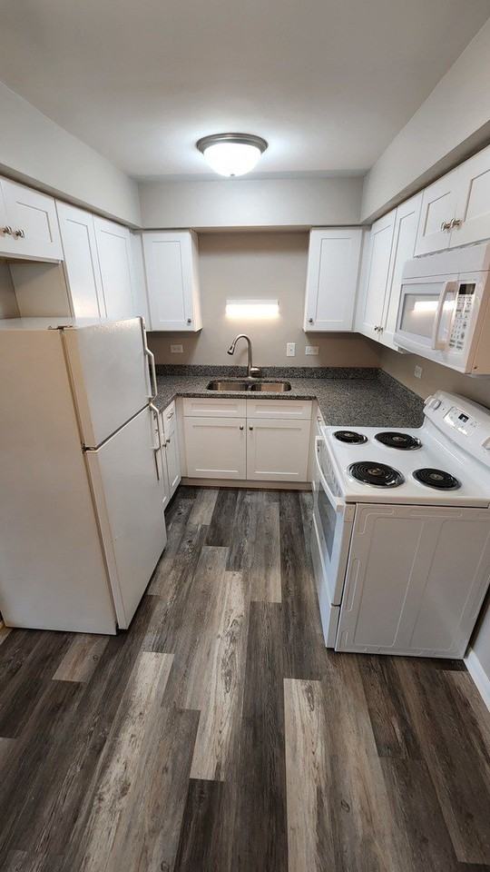 17544 71st Ave #101 - Photo 3 of 10