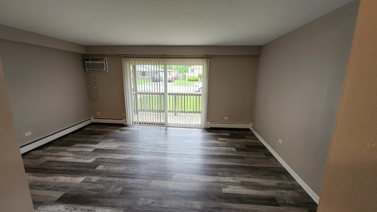 17544 71st Ave #101 - Photo 4 of 10