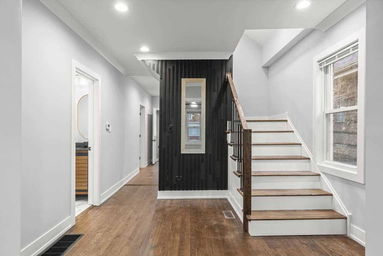 5542 W 64th St - Photo 5 of 36