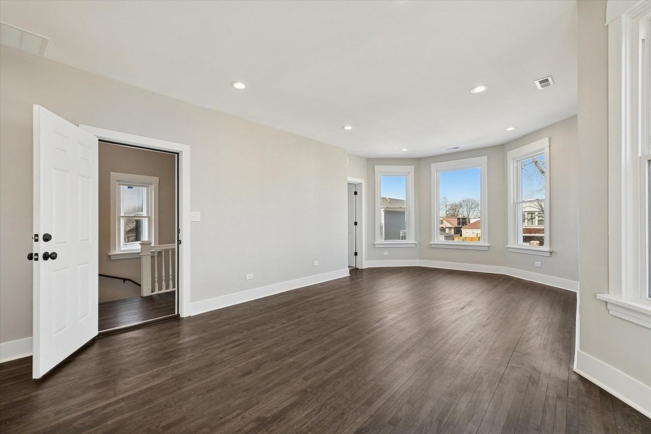 4845 W Potomac Ave #2 - Photo 3 of 4