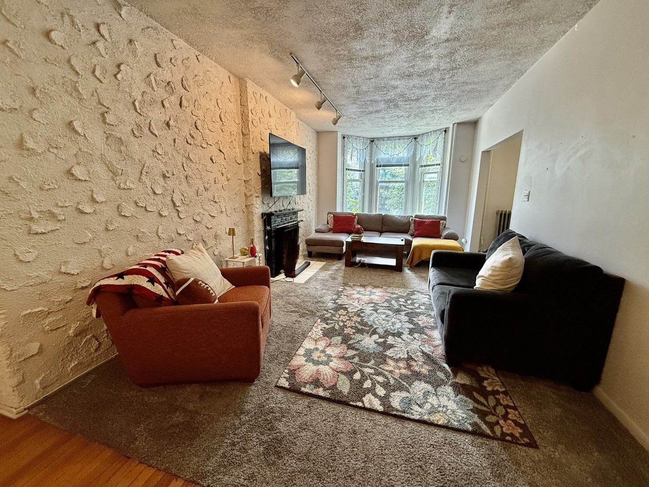 1132 W Addison St #2 - Photo 2 of 19