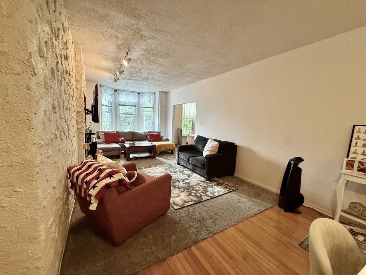 1132 W Addison St #2 - Photo 5 of 19