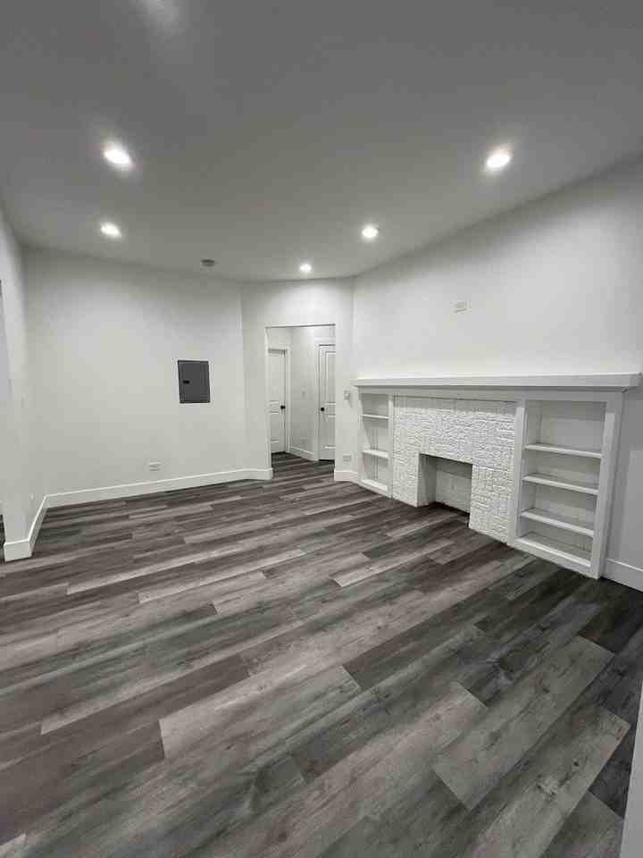 1546 W Arthur Ave #2 - Photo 5 of 14