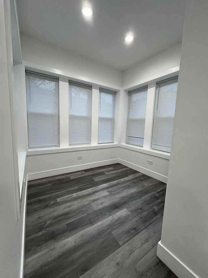 1546 W Arthur Ave #2 - Photo 6 of 14