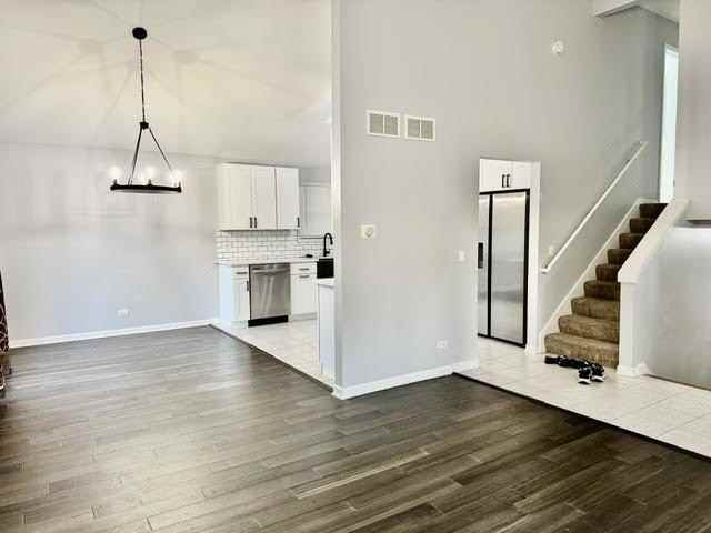 2S151 Avondale Ln - Photo 2 of 27