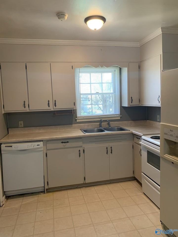 315 Thornton Ave Sw - Photo 4 of 7