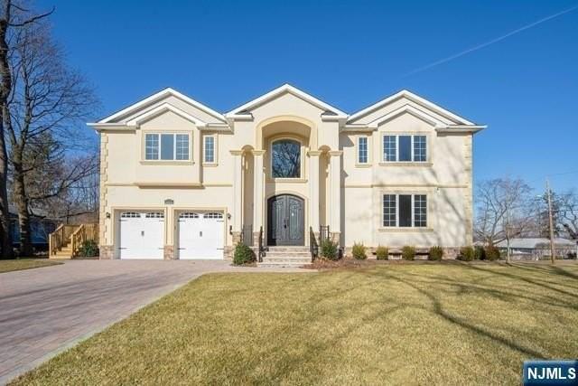 223 Hillcrest Dr - Photo 2 of 21