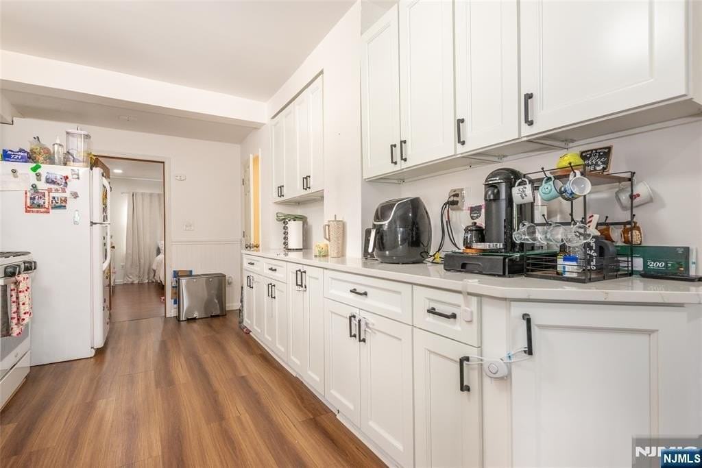 344 Valley Brook Ave - Photo 3 of 23