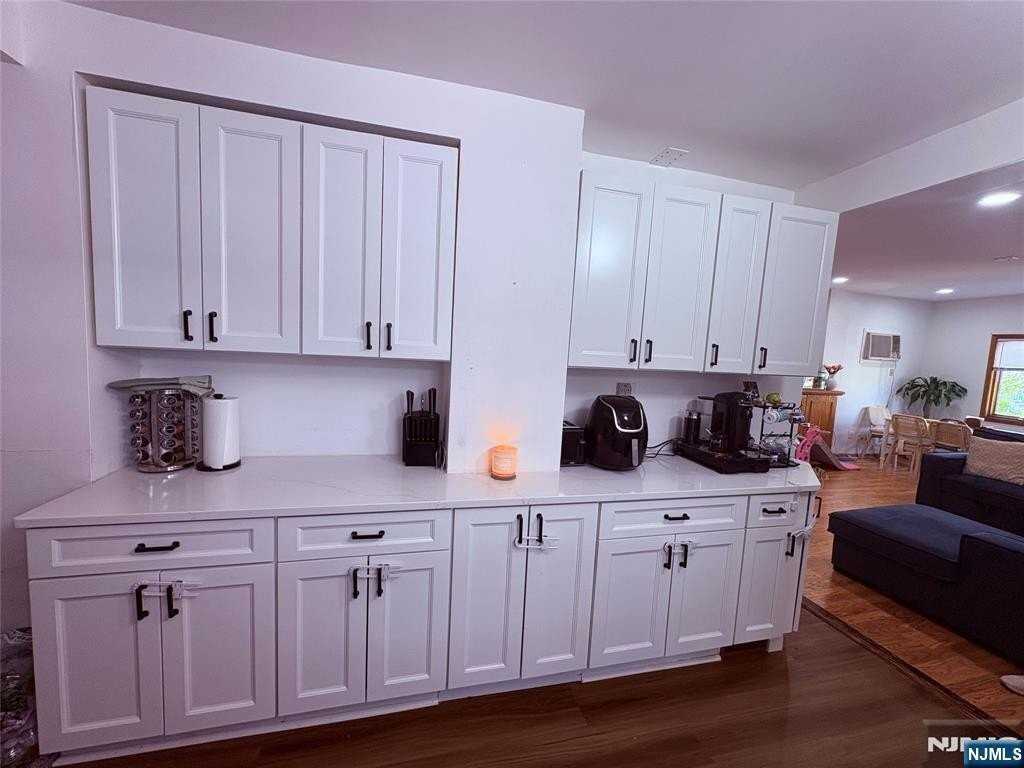 344 Valley Brook Ave - Photo 6 of 23