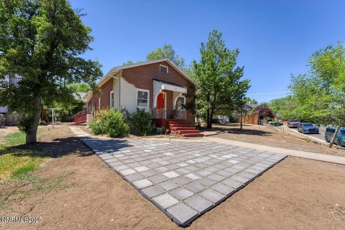 1145 Seminary Ave - Photo 3 of 33