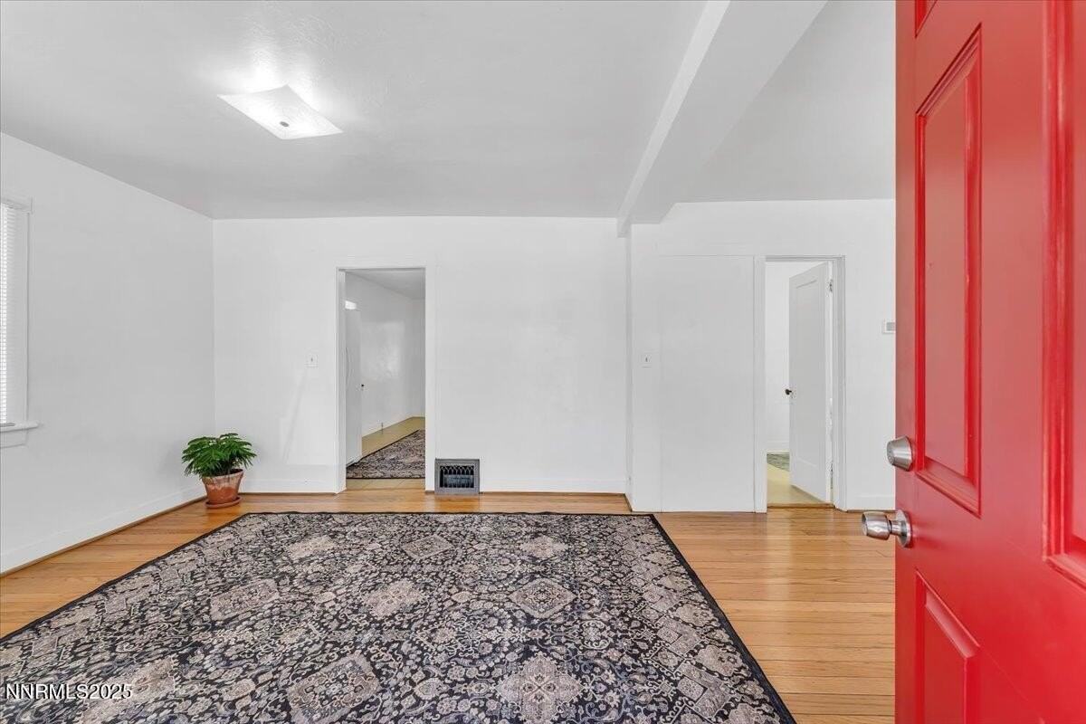 1145 Seminary Ave - Photo 5 of 33
