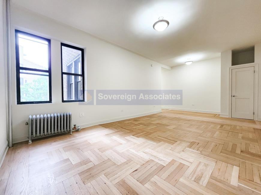 652 W 163rd St - Photo 4 of 10