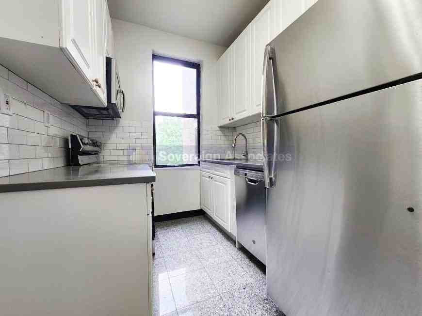 652 W 163rd St - Photo 5 of 10