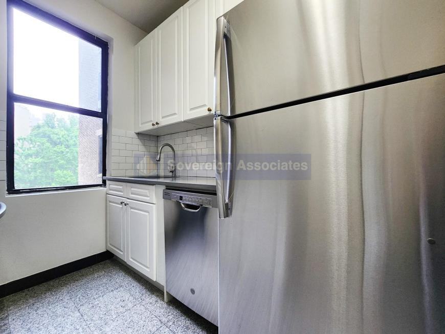 652 W 163rd St - Photo 6 of 10