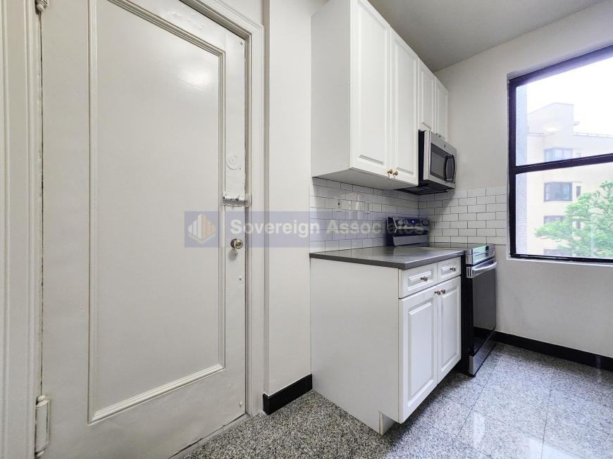 652 W 163rd St - Photo 7 of 10