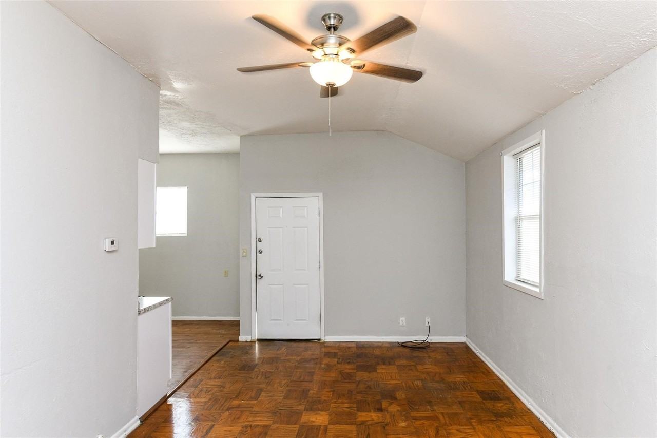 4722 Mccart Ave - Photo 5 of 14