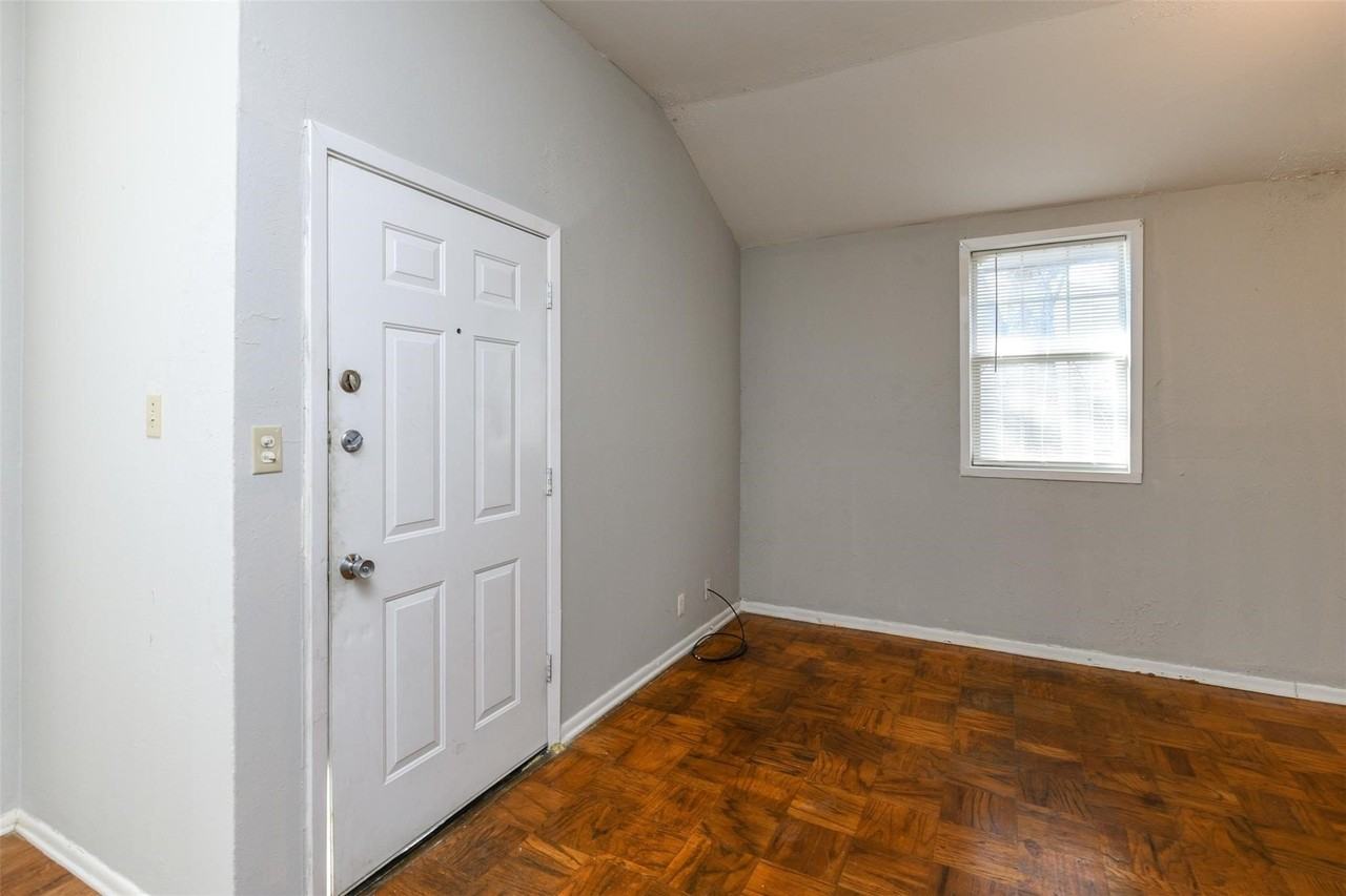 4722 Mccart Ave - Photo 6 of 14