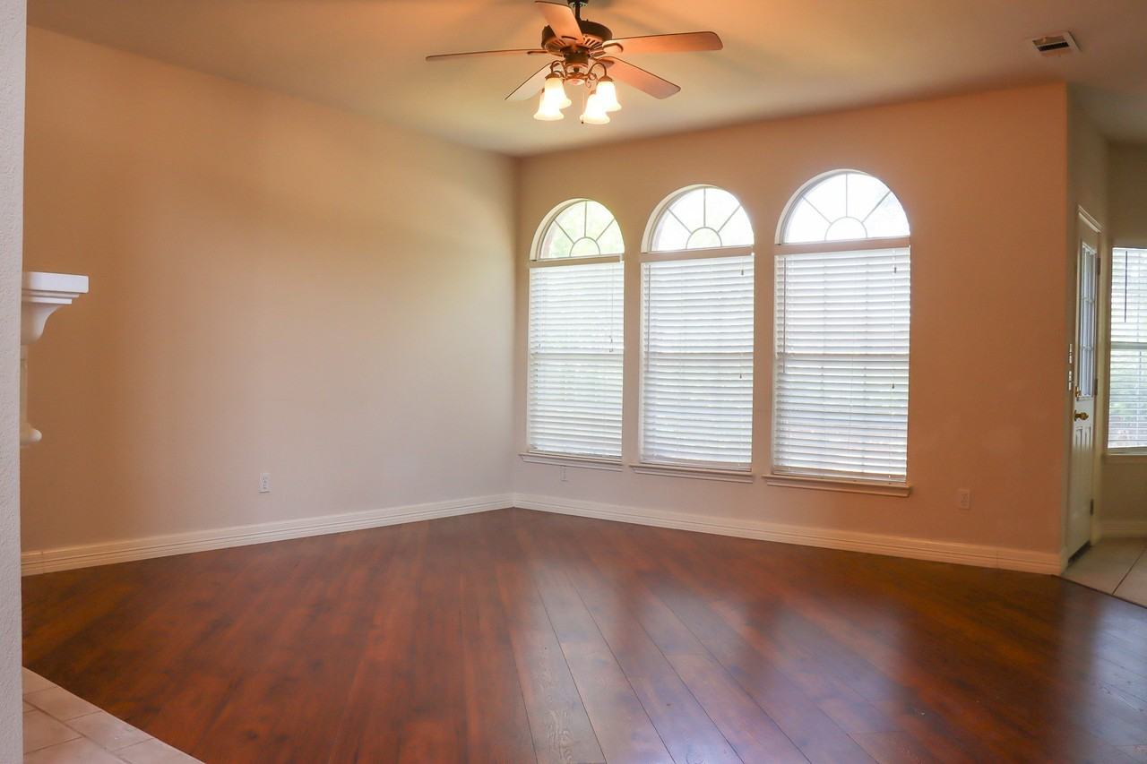 4021 Aladdin Dr - Photo 4 of 34