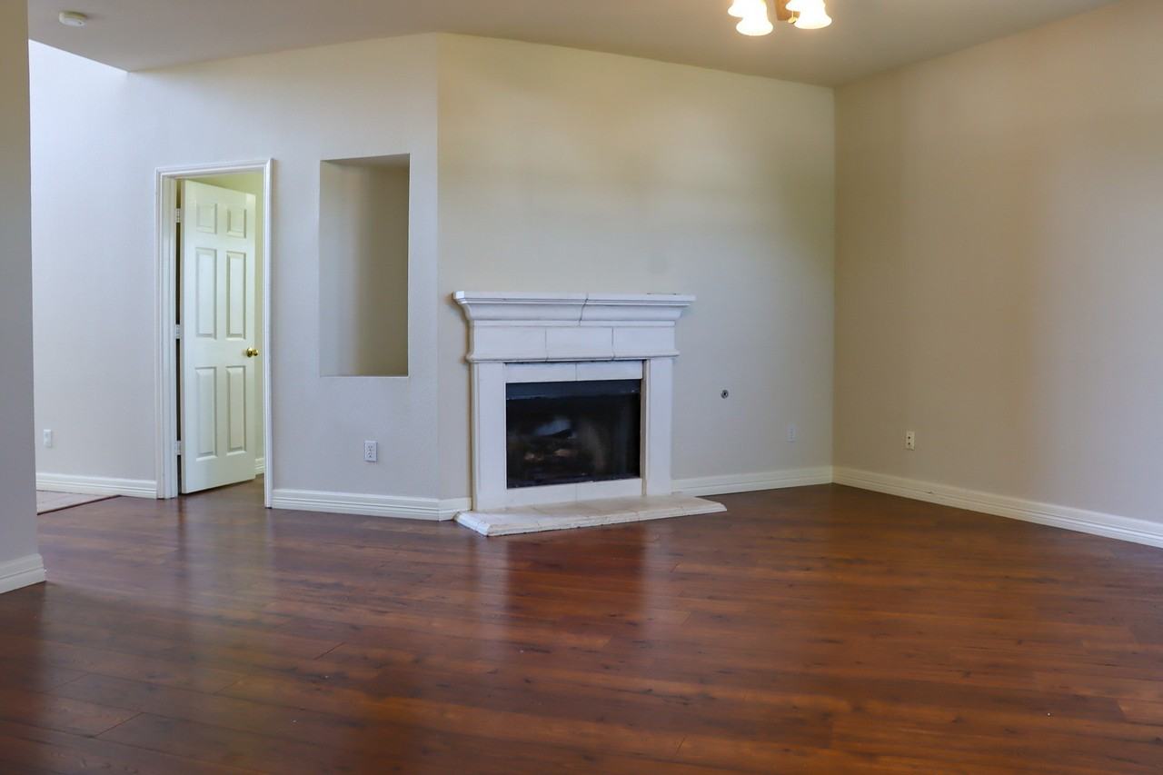 4021 Aladdin Dr - Photo 5 of 34